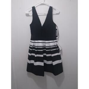 Escape 10p Dress Black & White NWT